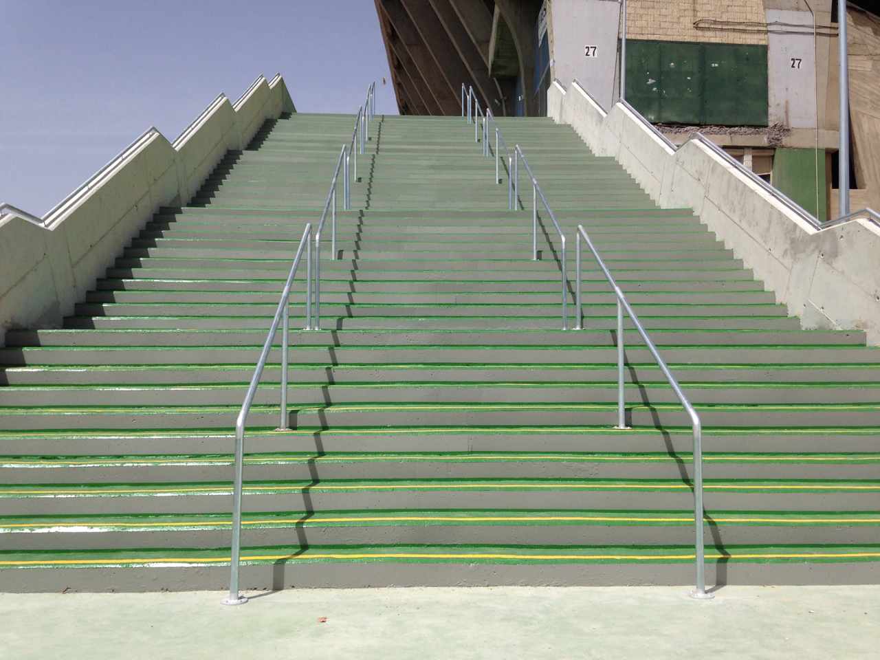 Escalera de acceso al estadio Benito Villamarín